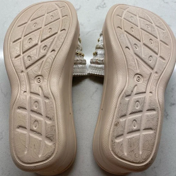 Bzees Gold and White Sandals with Textured Strap - Picture 4 of 4